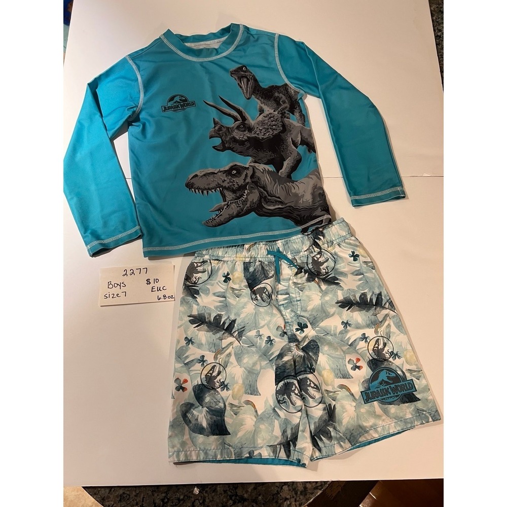 Boys‎ size 7 swim outfit (2277)